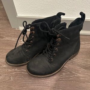 Winter zip up boots